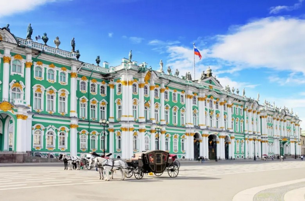 Moscow đi St. Petersburg bằng gì? Bay, Sapsan hay tàu đêm – so sánh