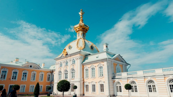 Moscow và St. Petersburg khác nhau thế nào? So sánh để chia thời gian